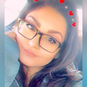 Meet your Posher, Angie